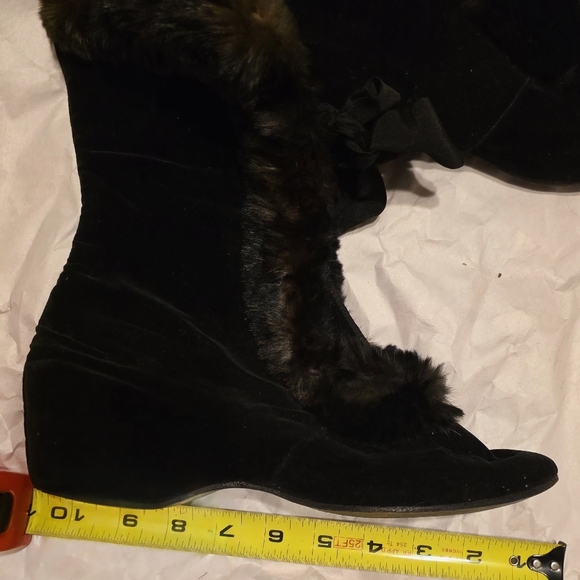 Elegant Black Fur-Trimmed Women's Boots (Probably Haunted) - Picture 15 of 15